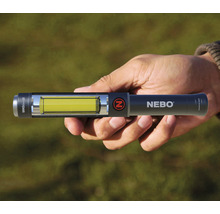 NEBO BIG Larry 2 Taschenlampe in Hand