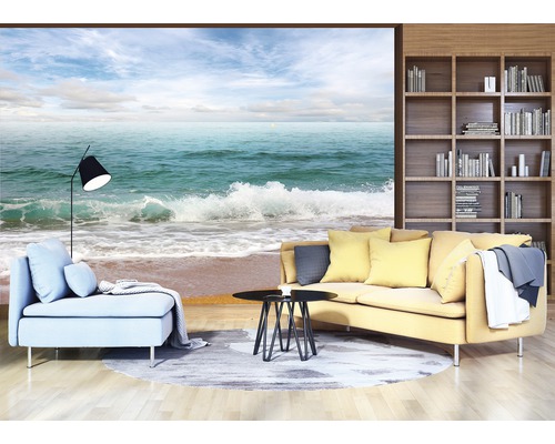 Wohnzimmer mit Fototapete mit Strandmotiv, Sofa und Sessel