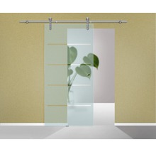 Schiebetür aus Glas mit horizontalen Linien und Beschlägen an der Wand