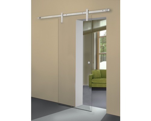 Glasschiebetür mit Beschlägen in einem hellen Raum.