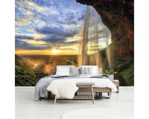 Fototapete mit Wasserfallmotiv im Schlafzimmer