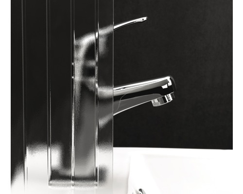 Duschabtrennung aus Glas mit Armatur