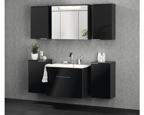 Badezimmer mit schwarzem Waschtischunterschrank, Spiegelschrank und Hängeschränken