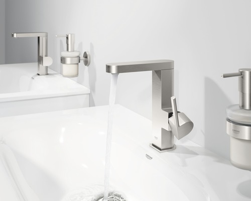 Badezimmer Waschbecken mit Wasserhahn und Seifenspender