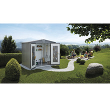 Garten Szene mit Gerätehaus, Familie und Feuerstelle