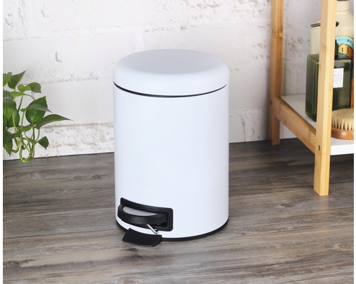 Treteimer aus Metall für das Badezimmer