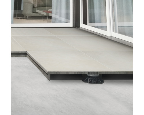 Terrassenplatten auf Stelzlager mit Terrassenträgern verlegt.