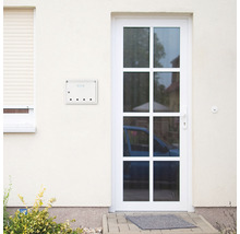Hausfassade mit Briefkasten und Haustür