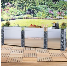 Outdoor-Küche mit Spüle, Arbeitsfläche und Stauraum im Garten