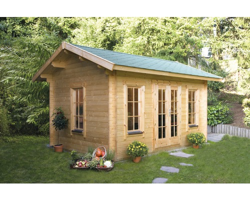 Gartenhaus aus Holz mit Fenstern und Doppeltür im Garten