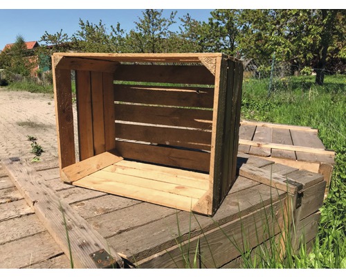 Holzkiste für Lagerung im Aussenbereich