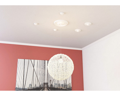 Raumansicht mit Deckenrosette und Zierleisten