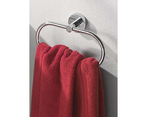 Handtuchhalter aus Metall mit Handtuch