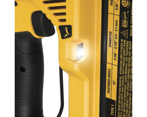 Detailansicht eines gelben Nagelgeräts mit LED-Beleuchtung