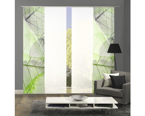 Schiebevorhang mit Blattmuster im Wohnzimmer