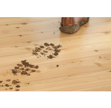 Verschmutzter Boden mit Schuhabdruck