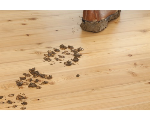 Verschmutzter Boden mit Schuhabdruck