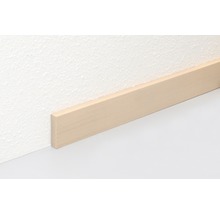 Holzsockelleiste an einer Wand