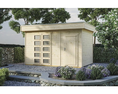 Gartenhaus aus Holz mit Tür und Fenstern im Garten