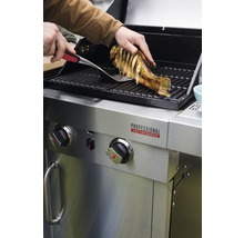 Fisch wird auf einem Grill zubereitet