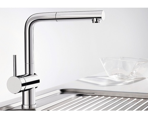 Küchenarmatur aus Metall mit Spüle