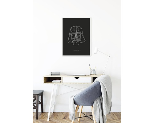Dekoratives Bild mit Darth Vader Design über einem Schreibtisch