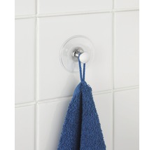 Handtuch an einem Saugnapf-Haken an einer gefliesten Wand