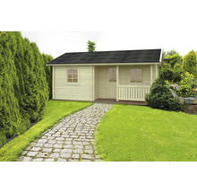 Garten mit Gartenhaus aus Holz mit kleinem Vordach