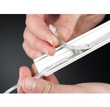 Installation eines LED-Strips in ein Aluminiumprofil