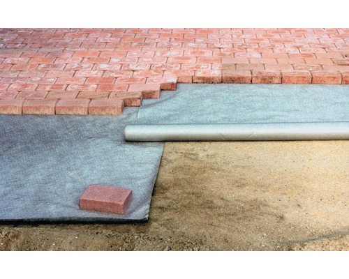 Verlegung von Pflastersteinen mit Rollenvlies