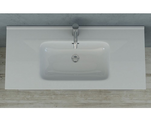 Waschtisch mit Armatur und Becken