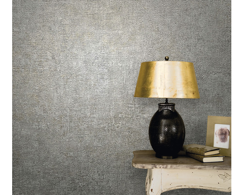 Nahaufnahme einer Wand mit Strukturtapete in einem Wohnraum