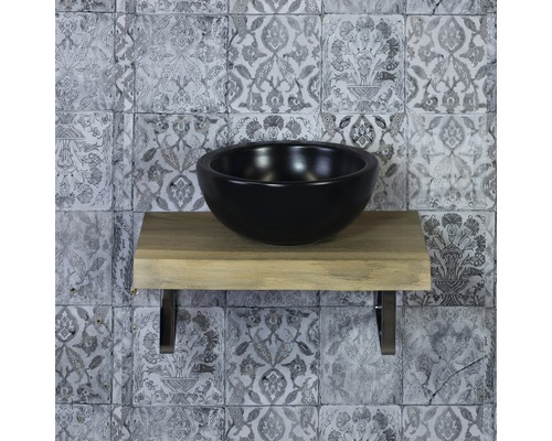 Schwarzes Aufsatzwaschbecken auf Holzregal mit Wandfliesen im Badezimmer