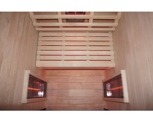 Innenansicht einer Infrarotsauna mit Holzwänden und Infrarotstrahlern