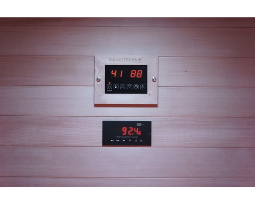 Sanotechnik Bedienfeld und Bluetooth Player in einer Sauna