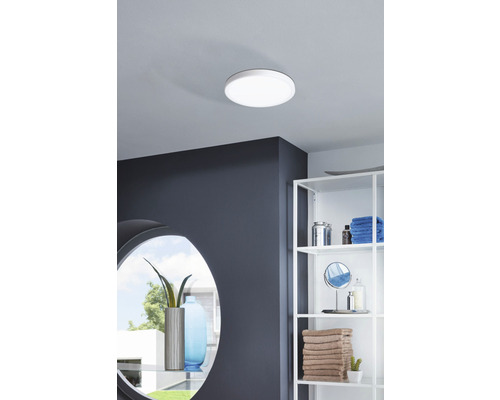Runde Deckenleuchte im Badezimmer