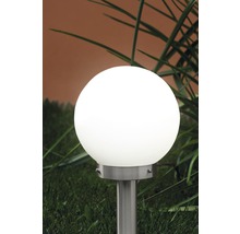 Gartenleuchte mit kugelförmigem Lampenschirm aus Metall