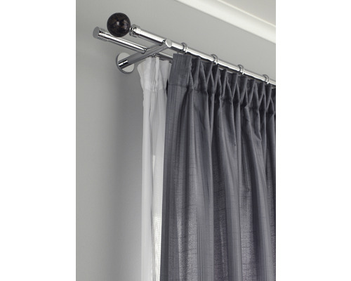 Doppelgardinenstange mit Vorhängen