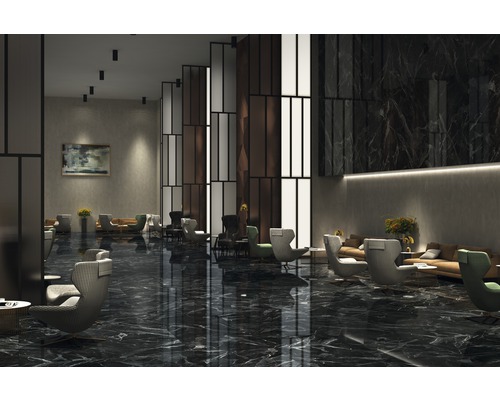 Lounge mit Sesseln, Sofas und dunklem Marmorboden