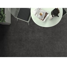 Ansicht von Bodenfliesen mit Tisch und Stuhl
