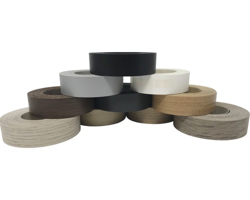 Mehrere Rollen verschiedener Umleimer gestapelt