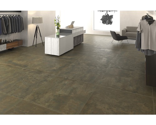 Großer Raum mit Bodenfliesen