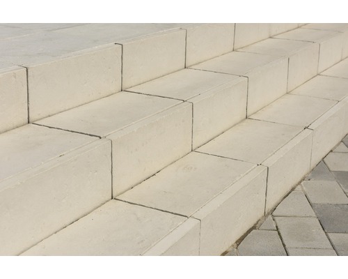Außentreppe aus Betonsteinen