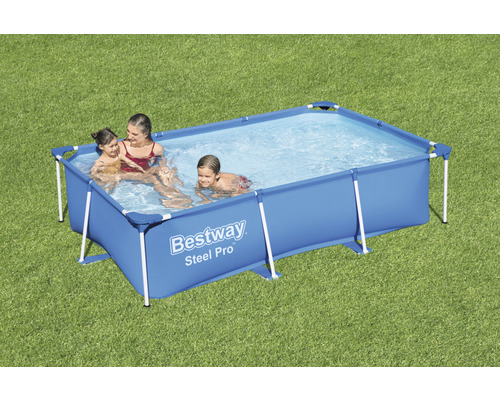 Rechteckiger Bestway Steel Pro Pool mit Familie im Garten