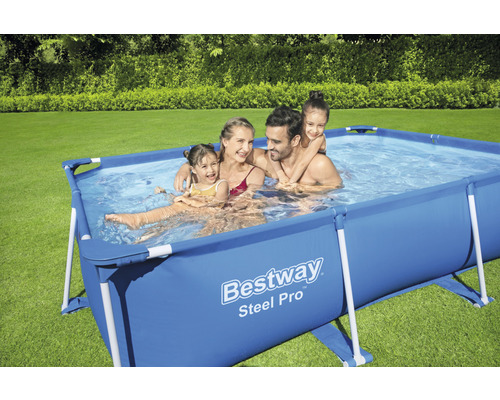 Bestway Steel Pro Framepool mit Familie im Garten