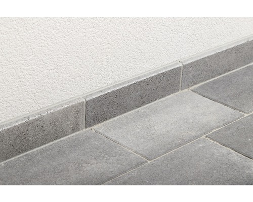 Bordstein und Pflastersteine aus Beton