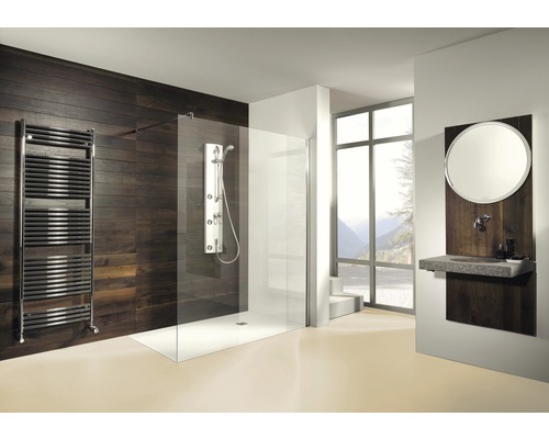 Modernes Badezimmer mit Dusche, Handtuchwärmer und Waschtisch