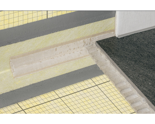 Detailansicht vom Aufbau eines Badezimmers mit Fliesen, Dämmung und Abdichtband