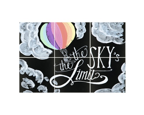 Fliesen mit dem Spruch ''The sky is the limit'', Heißluftballon und Wolken