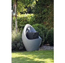 Garten mit Kaskadenbrunnen aus Stein